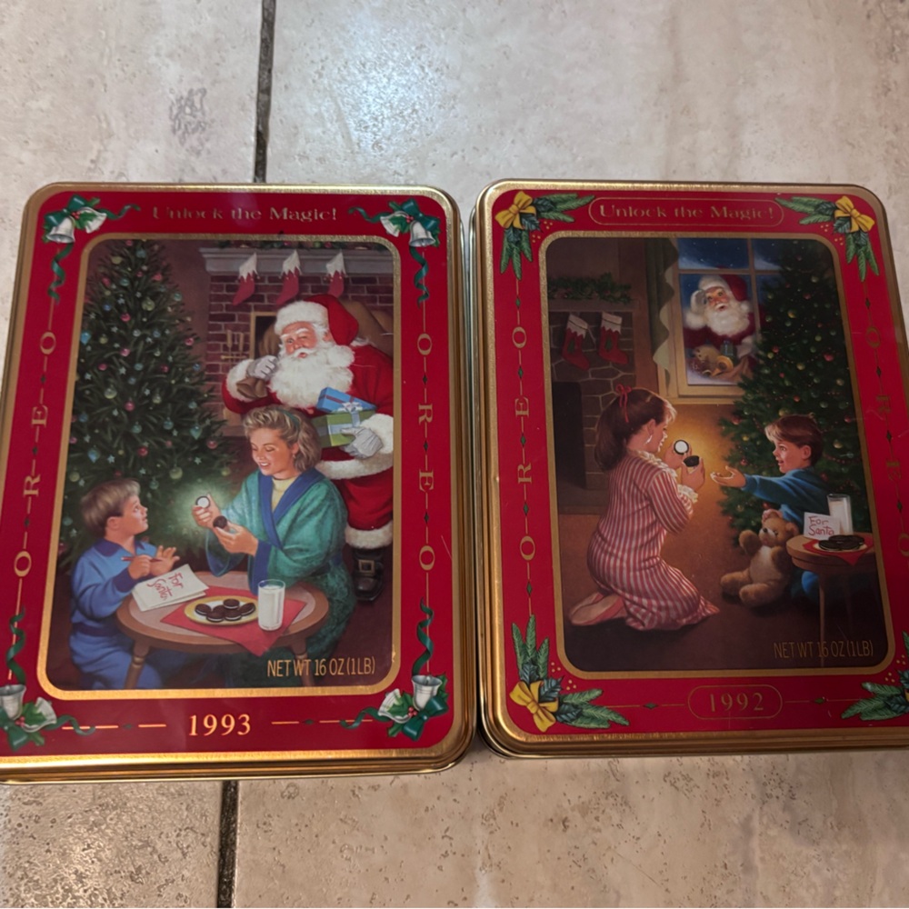 Festive Holiday Oreo Tin Set - Red and Gold